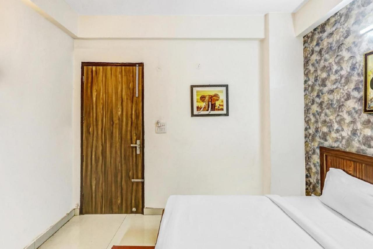 Hotel Noida Continental At Noida City Center Exterior photo