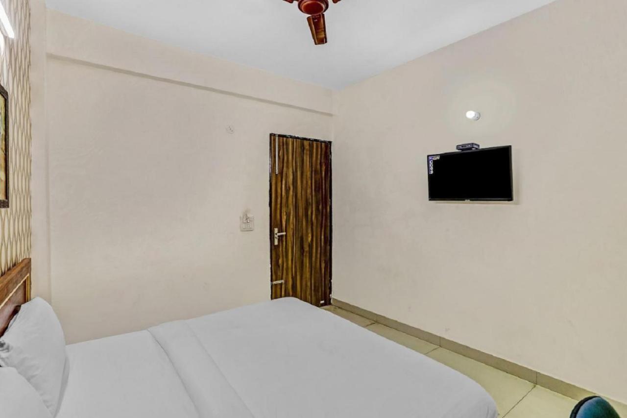 Hotel Noida Continental At Noida City Center Exterior photo