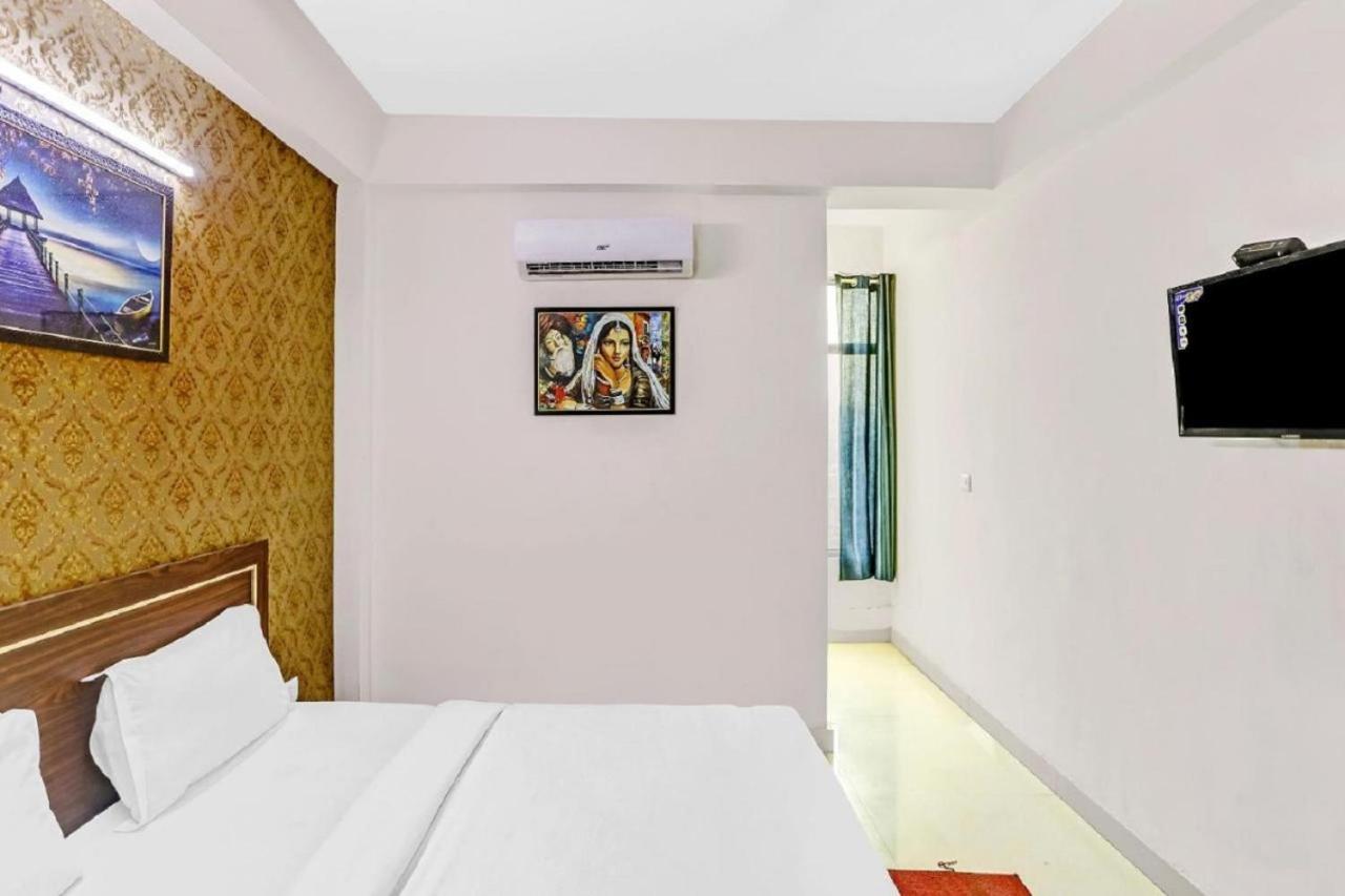Hotel Noida Continental At Noida City Center Exterior photo
